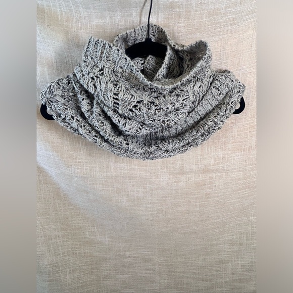 Speckled knitted loop scarf. Grey with burnt orange and black. - Picture 3 of 8